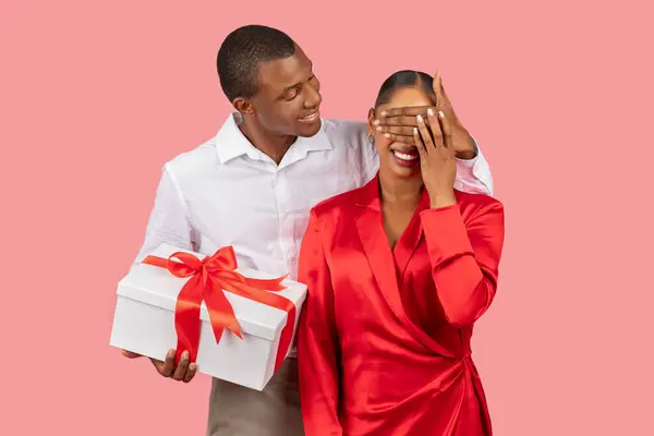 Black Man Gently Covers Womans Eyes Surprise Holding Large Gift — Stock Photo, Image