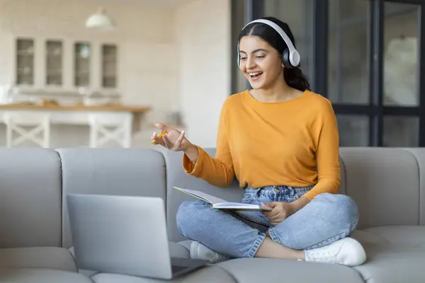 Young Indian Woman Headphones Studying Book Laptop Home Eastern Female — Stock Photo, Image