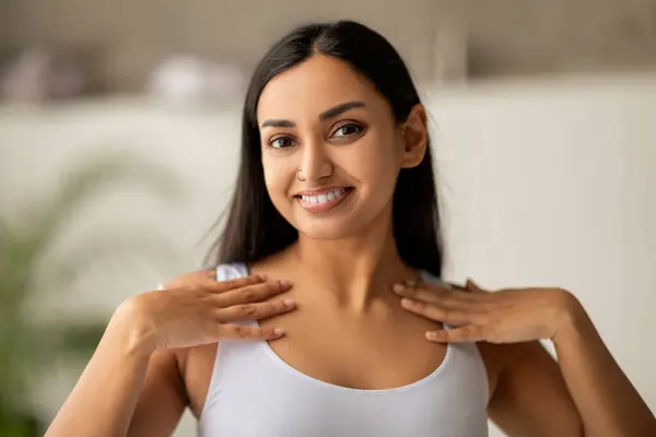 Attractive Long Haired Brunette Millennial Indian Woman Wearing White Top — Stock Photo, Image