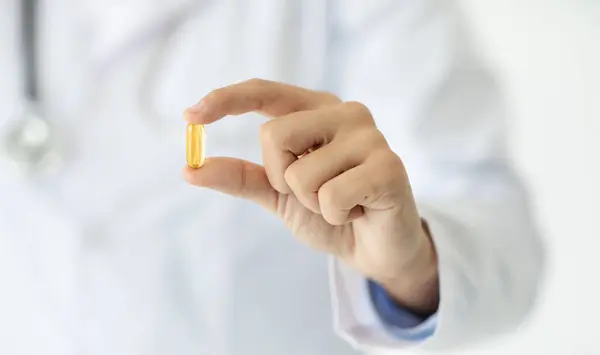 Doctor Hand Holding Pill Gelatin Capsule Supplement Cropped Unrecognizable Woman — Stock Photo, Image