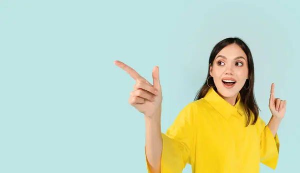 Amazed Attractive Millennial Lady Wearing Yellow Shirt Pointing Both Hands — Stock Photo, Image