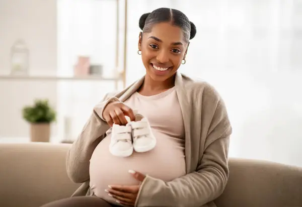 Small Shoes Unborn Baby Belly Pregnant Woman Pregnant Black Woman — Stock Photo, Image