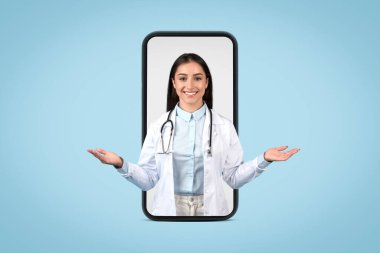 Akıllı telefon ekranında açık avuçlu, mavi arka planda gösterilen dost canlısı kadın doktorla sağlık hizmeti mobil uygulama kavramı