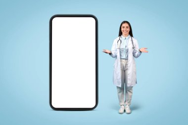 Akıllı telefondan çıkan beyaz önlüklü kadın doktor, açık el hareketi, mavi arka planda ulaşılabilir tele-sağlık hizmetlerini sembolize eden,