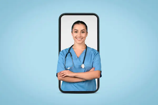 Professionelle Und Freundliche Krankenschwester Blauem Peeling Mit Stethoskop Den Hals — Stockfoto