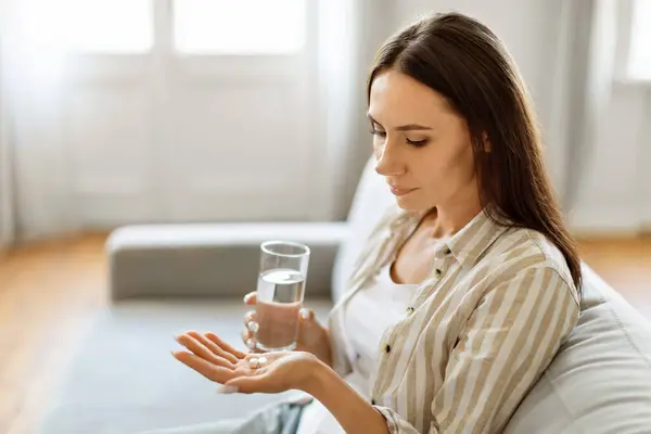Young European Woman Holding Glass Water Pile Pills Hand Closeup — Stock Photo, Image