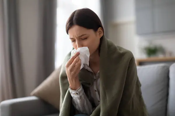 Young Woman Feeling Unwell Wrapped Blanket Blowing Her Nose Tissue — Stock Photo, Image