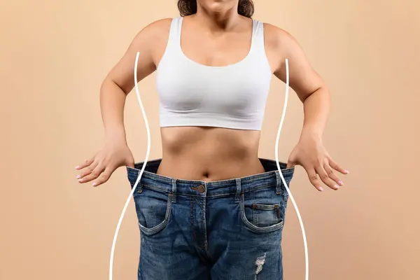 Gewichtsverlust Junge Schlanke Frau Zieht Dicke Jeans Und Zeigt Ergebnis — Stockfoto