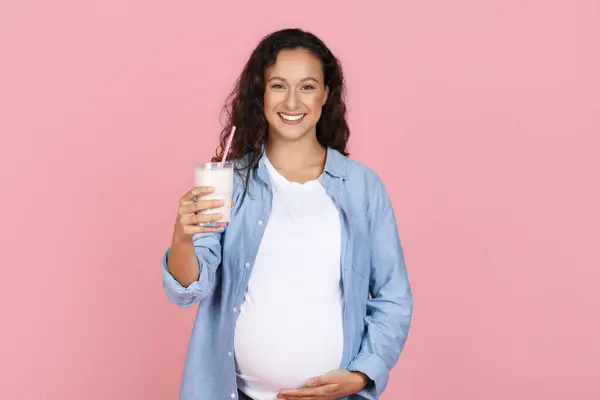Smiling Beautiful Young Pregnant Woman Showing Glass Diary Milk Milkshake — Stock Photo, Image