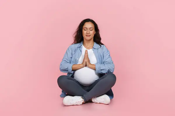 Relaxed Young Pregnant Black Woman Sitting Lotus Pose Isolated Pink — Stock Photo, Image