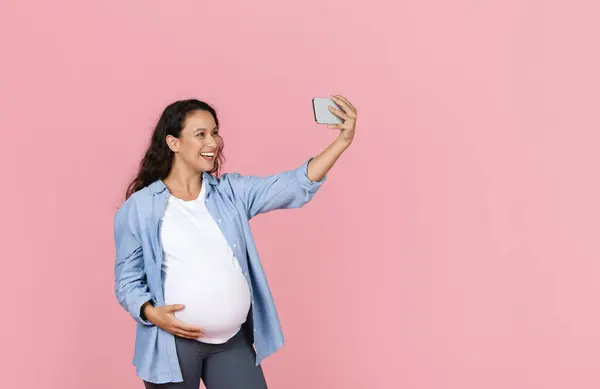 Positive Pregnant Woman Have Video Call Friends Hugging Her Belly — Stock Photo, Image