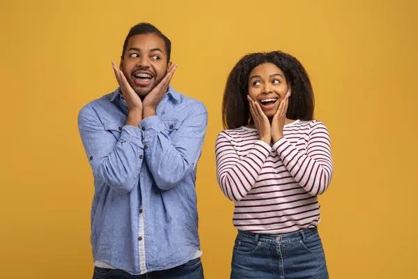 Amazed Young Black Couple Hands Cheeks Showing Surprised Expressions Cheerful — Stock Photo, Image