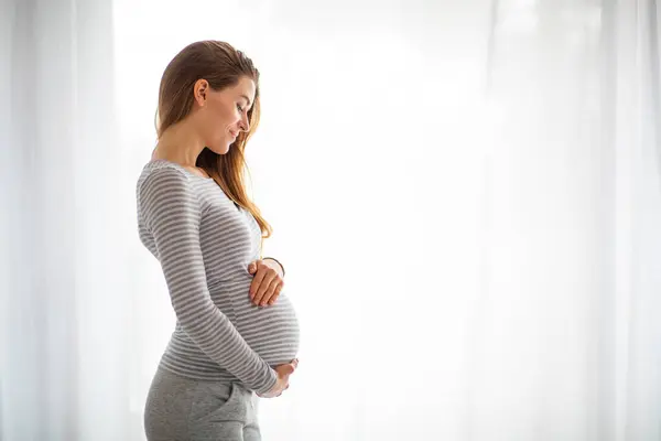 Portrait Beautiful Smiling Pregnant Woman Tenderly Embracing Belly While Standing — Stock Photo, Image
