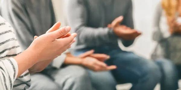 Group Support Patients Clapping Hands Psychotherapy Session Close — Stock Photo, Image