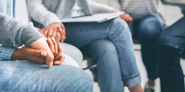 Meetings Group Addicted People Holding Hands Supporting Each Other Therapy — Stock Photo, Image