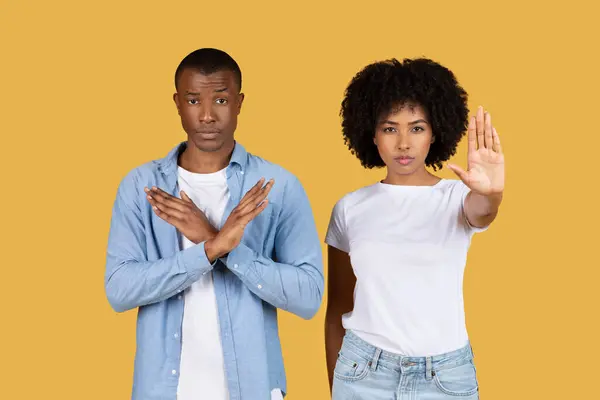 Serious Millennial Afroamericano Hombre Mujer Haciendo Gestos Stop Con Las —  Fotos de Stock