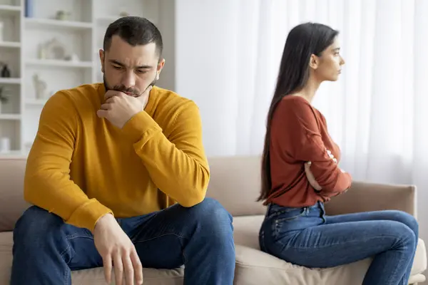 Adult Male Female Sitting Separately Couch Exhibiting Signs Conflict Disagreement — Stock Photo, Image