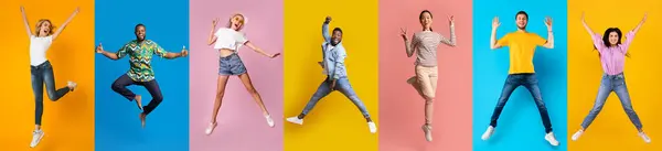 Vielfältige Überglückliche Junge Menschen Springen Auf Farbenfrohen Hintergründen Kreative Collage — Stockfoto