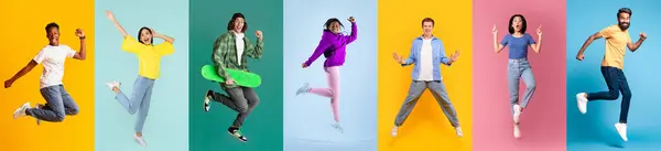 Aktive Energische Junge Männer Und Frauen Springen Über Bunte Studiohintergründe — Stockfoto