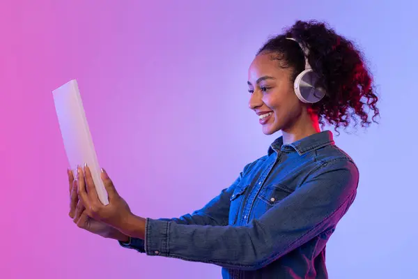 Smiling Woman Denim Jacket Headphones Holds Bright Tablet Color Backlit — Stock Photo, Image