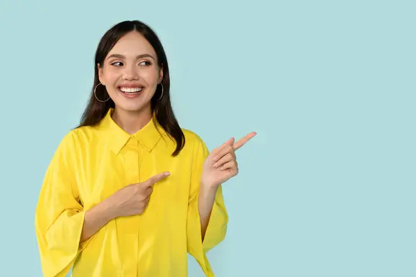 Special Offer Cheerful Young Woman Pointing Aside Copy Space Two — Stock Photo, Image