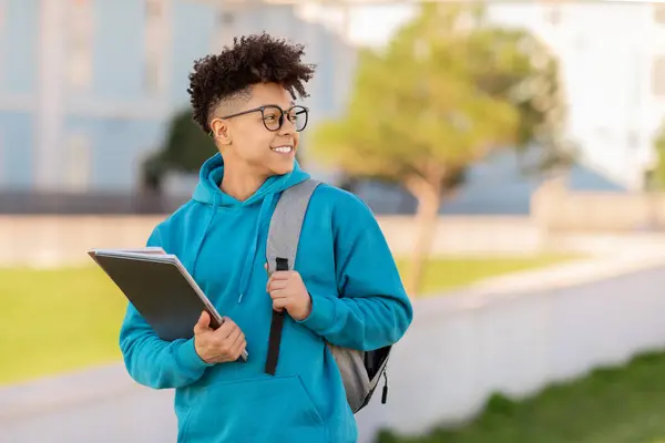 Student Brazilian Guy Motion Looking Forward Focused Expression Wearing Backpack — Stock Photo, Image