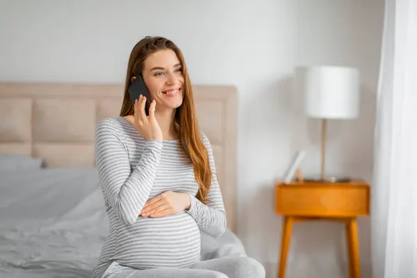 Young Pregnant Woman Talking Cell Phone Joyful Expression Hand Belly — Stock Photo, Image