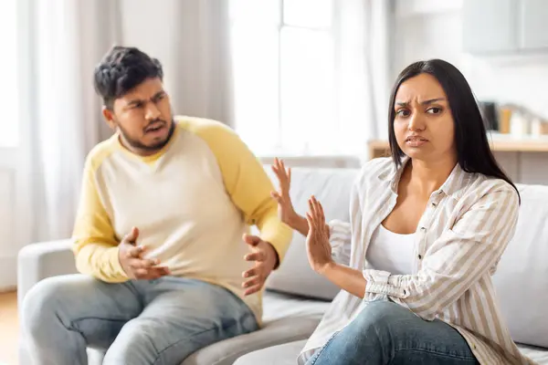 Young Indian Man Woman Having Heated Argument While Sitting Sofa — Stock Photo, Image