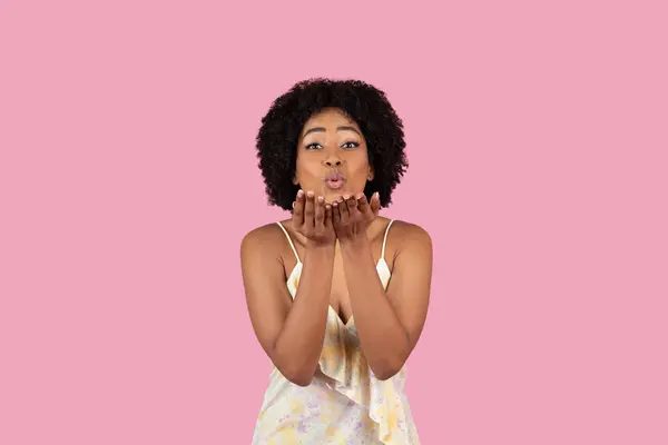 Young African American Woman Blowing Flying Kiss Expressive Cheerful Pink — Stock Photo, Image