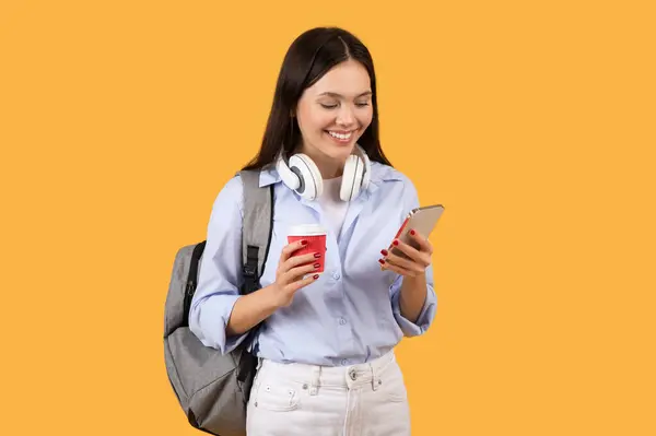 Young Woman Student Texting Phone Holding Red Coffee Cup Backpack — Stock Photo, Image