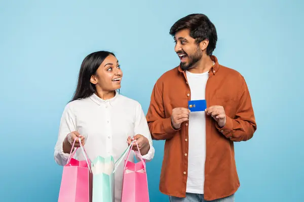 Indian Man Woman Happily Hold Shopping Bags Credit Card Symbolizing — Stock Photo, Image
