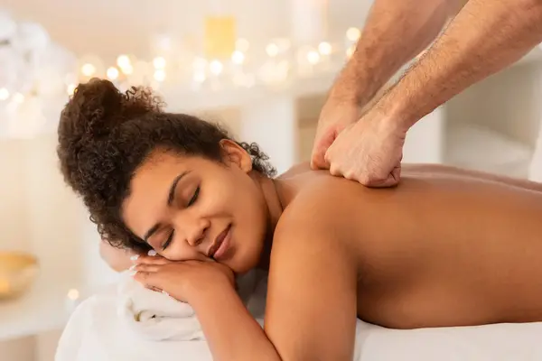 Peaceful Setting Happy African American Woman Enjoying Soothing Shoulder Massage — Stock Photo, Image