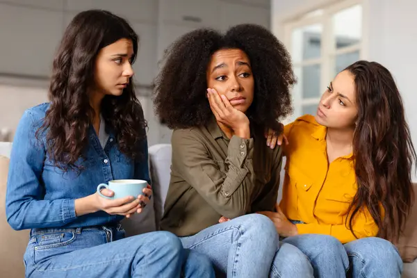 Circle Multiracial Ladies Friends Provides Comfort Listening Ear Distressed Friend — Stock Photo, Image