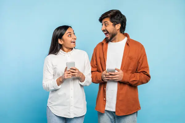 Excited Indian Man Woman Show Great Enthusiasm While Holding Smartphones — Stock Photo, Image