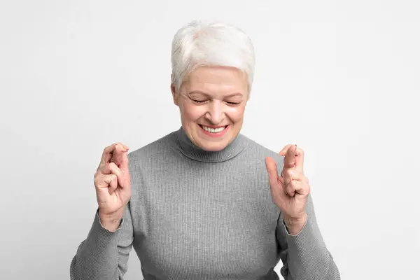 Joyful Senior Elderly European Woman Fingers Crossed Embodying Hope Optimism — Stock Photo, Image
