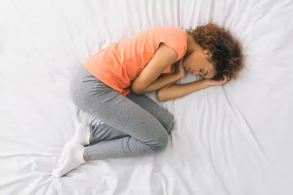 African American Woman Sleeping Curling Bed Top View — Stock Photo, Image