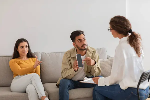 Young Man States His Perspective Forcefully Marital Argument Family Therapy — Stock Photo, Image