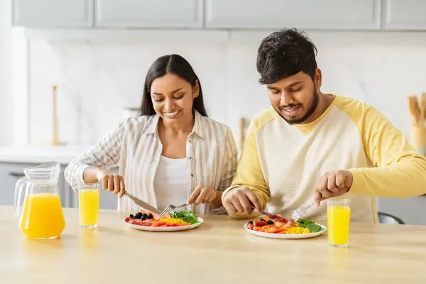 Happy Indian Couple Eating Healthy Meal Together Kitchen Epitomizing Millennial — Stock Photo, Image