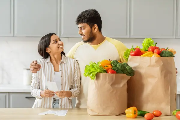 Love Budgeting Coexist Indian Couple Analyzes Grocery Expenses Kitchen Representing — Stock Photo, Image