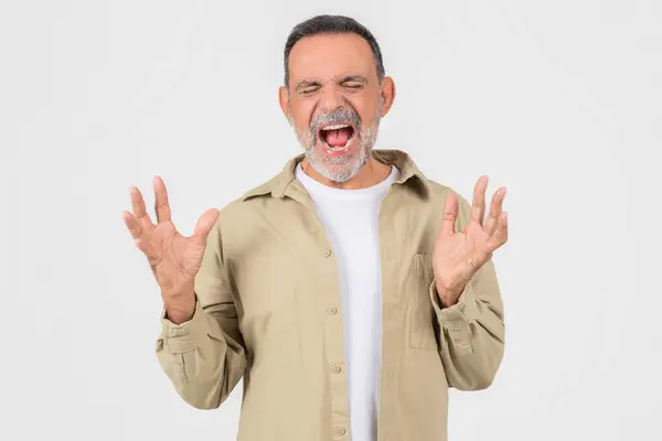 Frustrated Old Man Yelling Hands Showing Strong Emotion Beige Shirt — Stock Photo, Image
