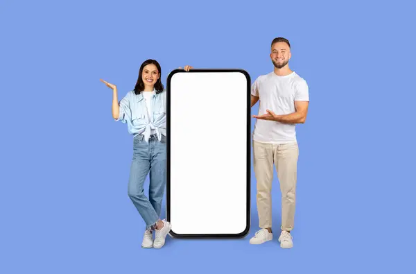 Man Woman Standing Cheerfully Presenting Blank Large Smartphone Model Used — Stock Photo, Image