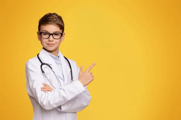 Important Information Serious Teenager Doctor Uniform Pointing Aside Empty Space — Stock Photo, Image