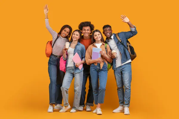 Excited International Group Student Friends Waving Carrying Books Illustrating Multiethnic — Stock Photo, Image