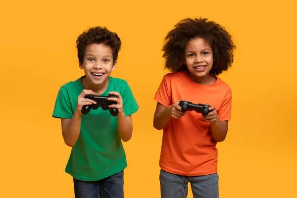 Two African American Boys Both Holding Video Game Controllers Hands — Foto de Stock