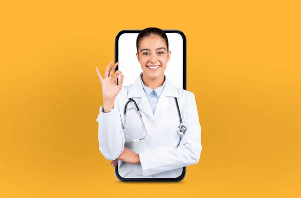 Depicting Digital Health Technology Young Woman Stands Doctor Smartphone Embodying — Stock Photo, Image