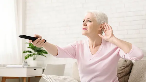 Senior Woman Cupping Her Hand Ear Hear Better Television Making — Stock Photo, Image