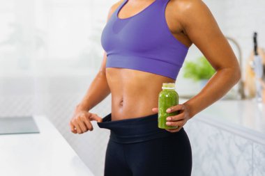 Sağlıklı Smoothie. Kilo Verdikten Sonra Kilo Verdikten Sonra Şişmanlatan Siyah Kız Smoothie