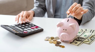 Evde izole edilmiş. Koronavirüs zamanında para tasarrufu kavramı, kriz salgını