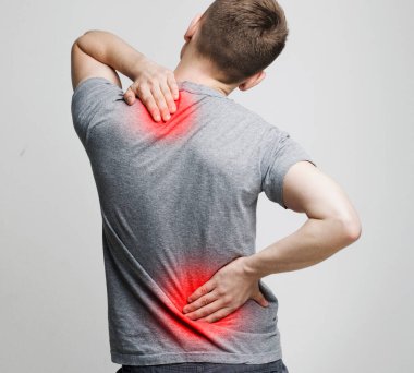 Omurga osteoporoz. Skolyoz. Erkek sırtında omurilik problemleri.