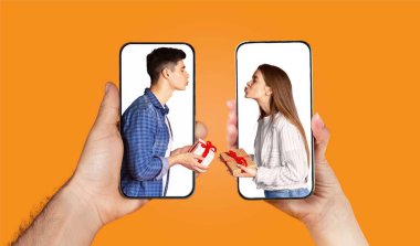 Genç bir çift, sevgilerini akıllı telefonlarıyla sanal bir değiş tokuş yoluyla ifade eder. Her biri, neşeli öpücükler paylaşırken, modern romantizm ve bağlantı sergilerken birer hediye taşıyor..